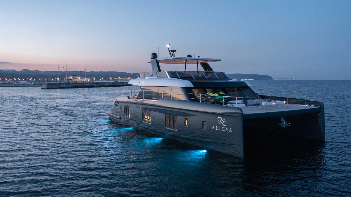 luxury catamaran manufacturers